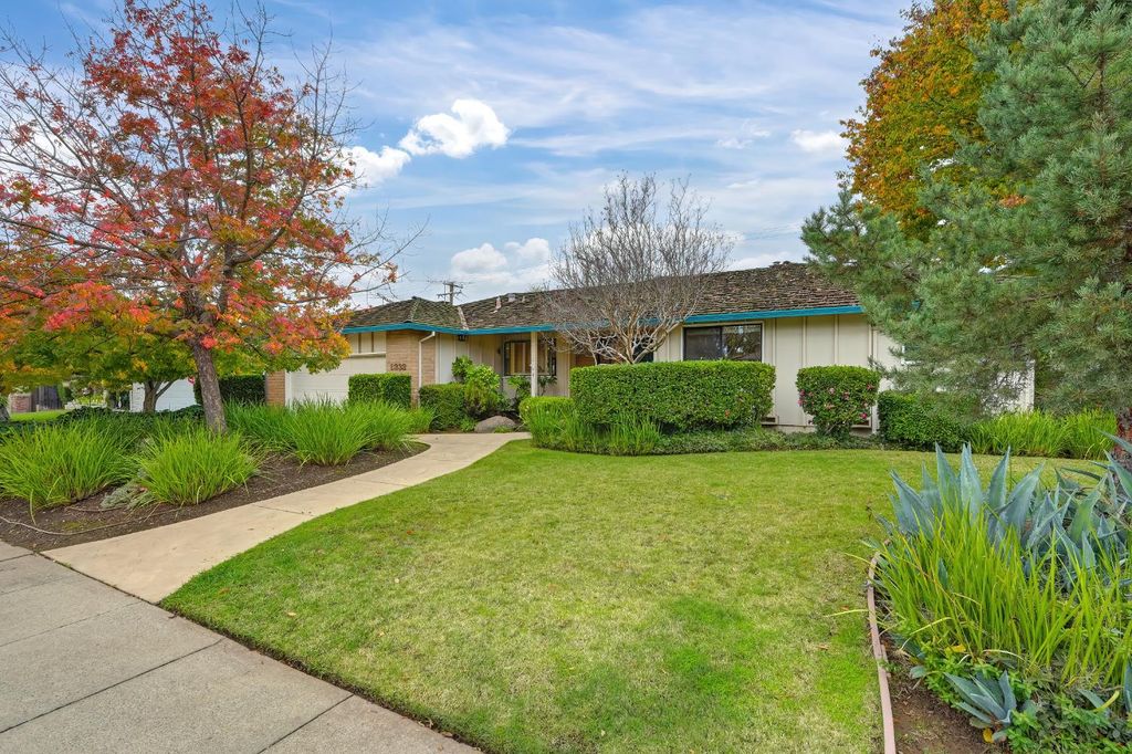 Photo of 6333 Meadowvista Drive, Carmichael, CA 95608 (MLS # 225146393)