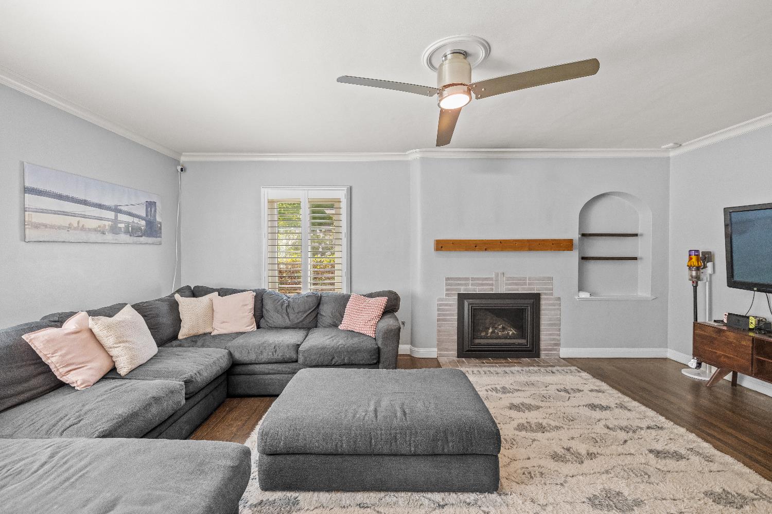 2616 Land Park Drive