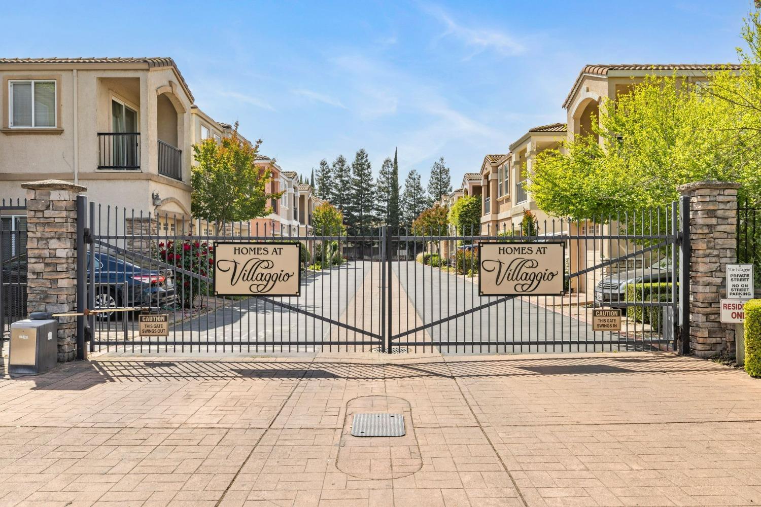 2742 Via Villaggio