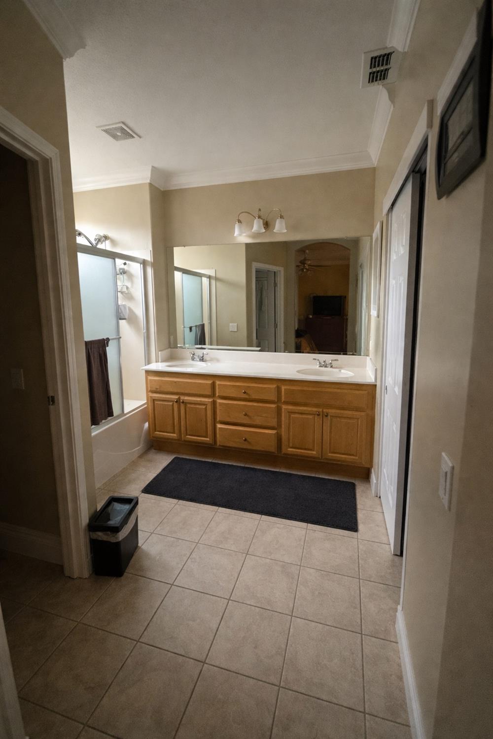 1550 Swallowview Drive