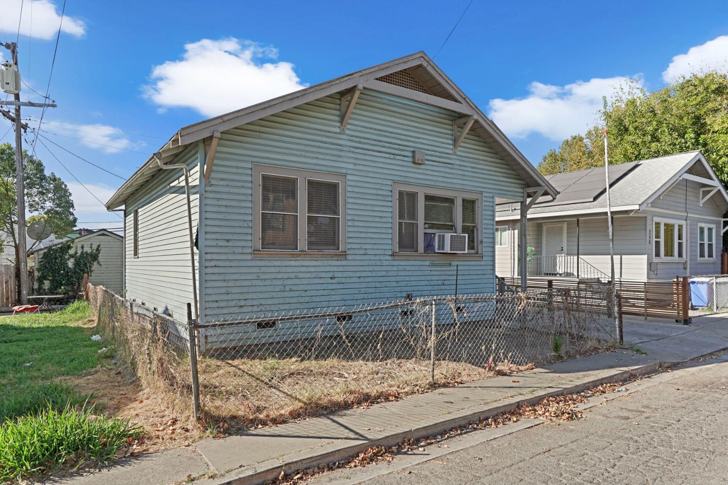 208 3rd Street