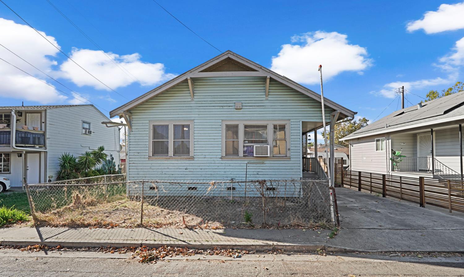 208 3rd Street