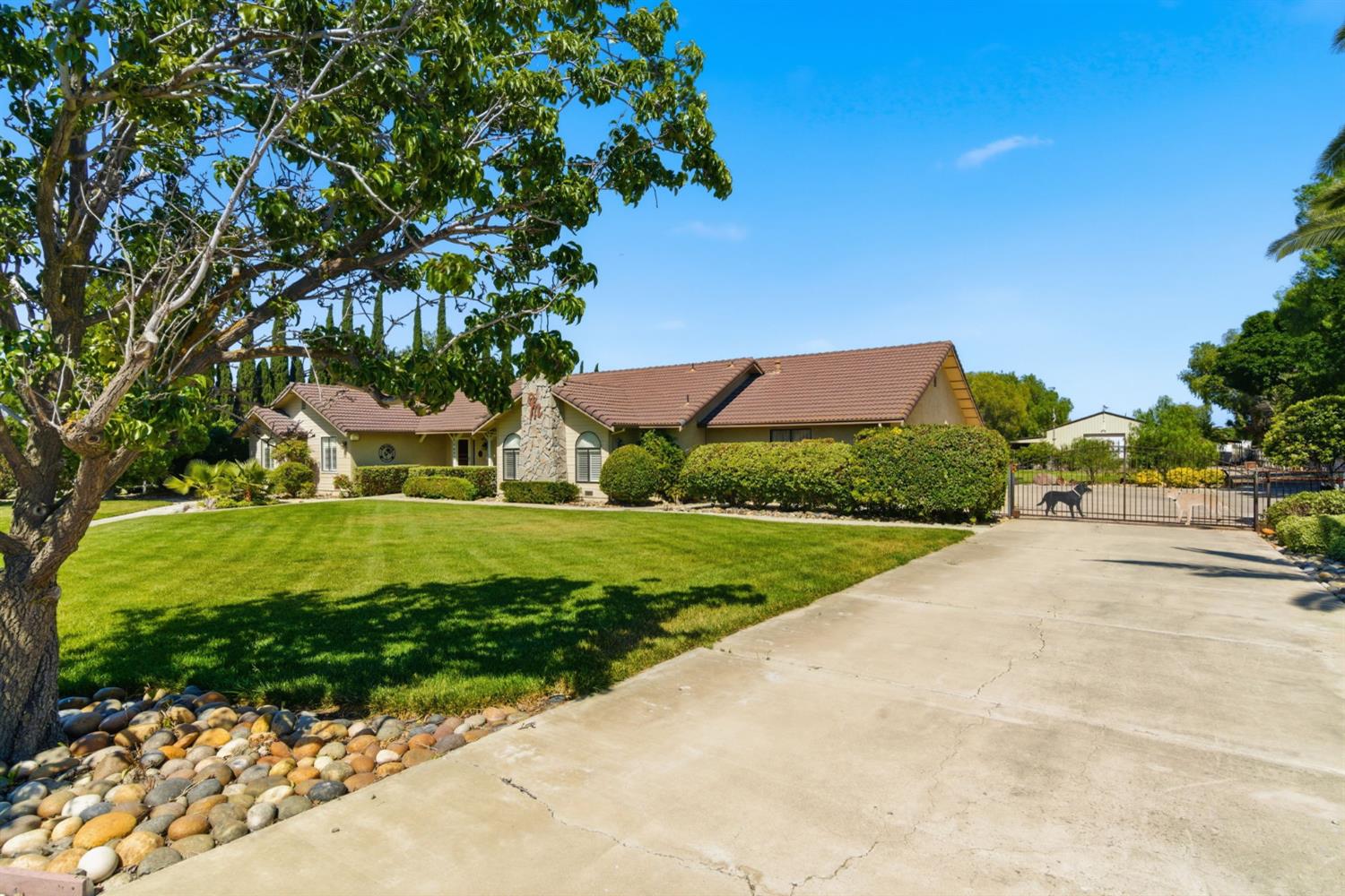 23472 Los Ranchos Drive