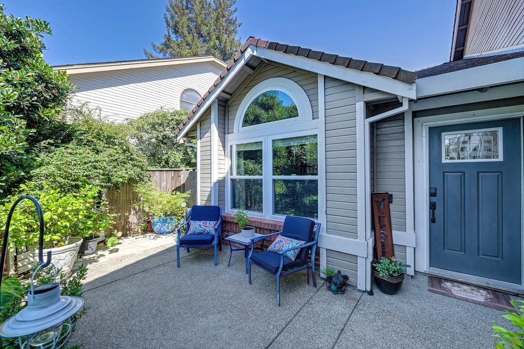 109 Crossing Way