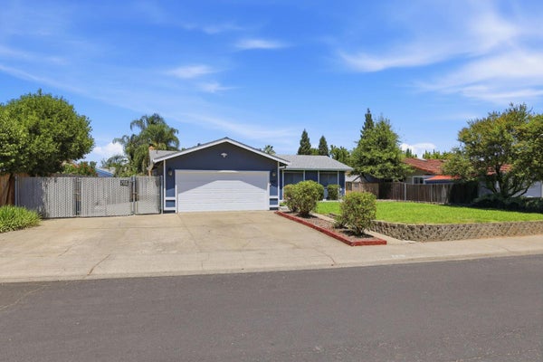 422 GREENRIDGE AVE, ROSEVILLE, CA 95678 - Image ffbd2ae37a071df77a18f3f8c46c6241/2967943674