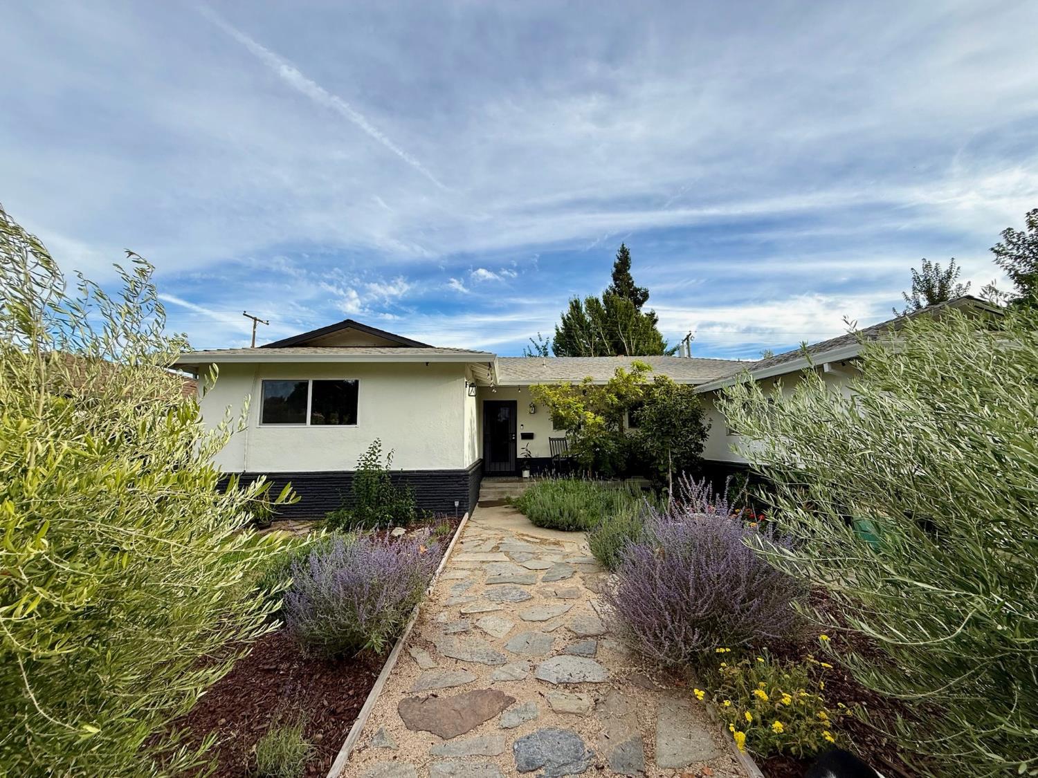 812 Skipper Circle