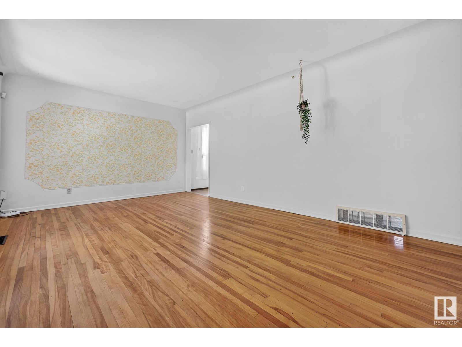 8518 80 AV NW