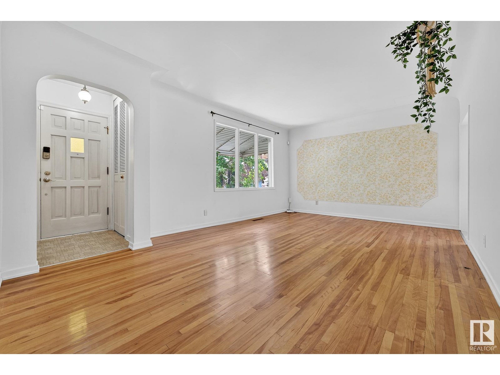 8518 80 AV NW