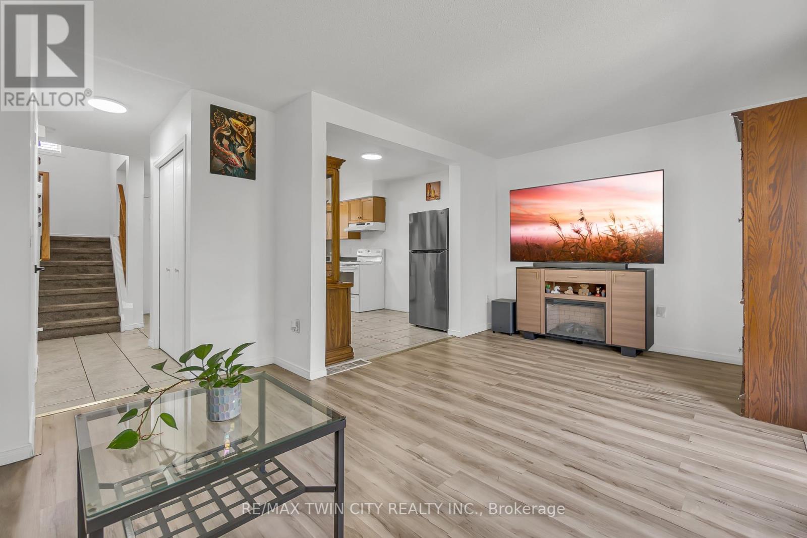 31 - 400 WILSON AVENUE