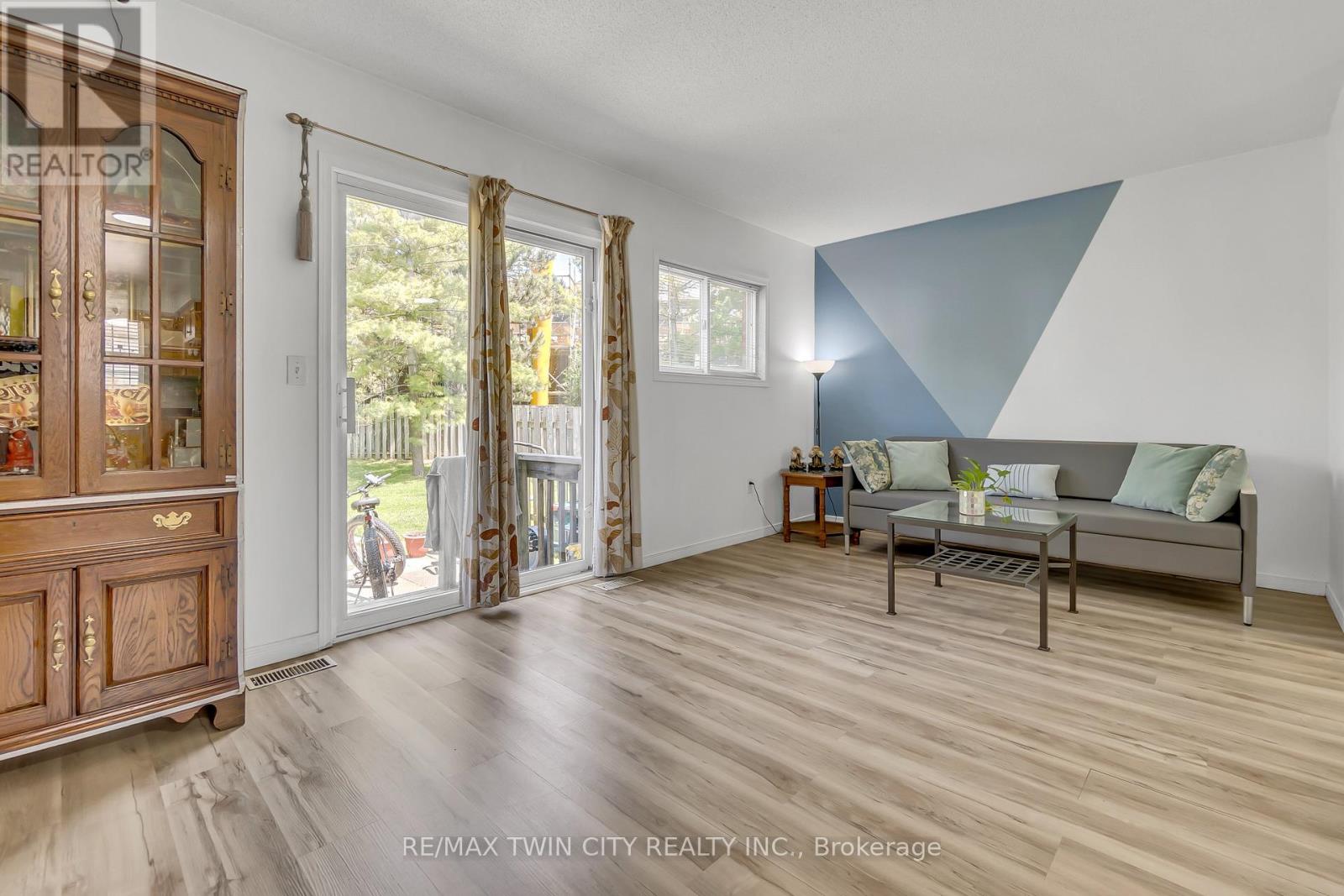 31 - 400 WILSON AVENUE