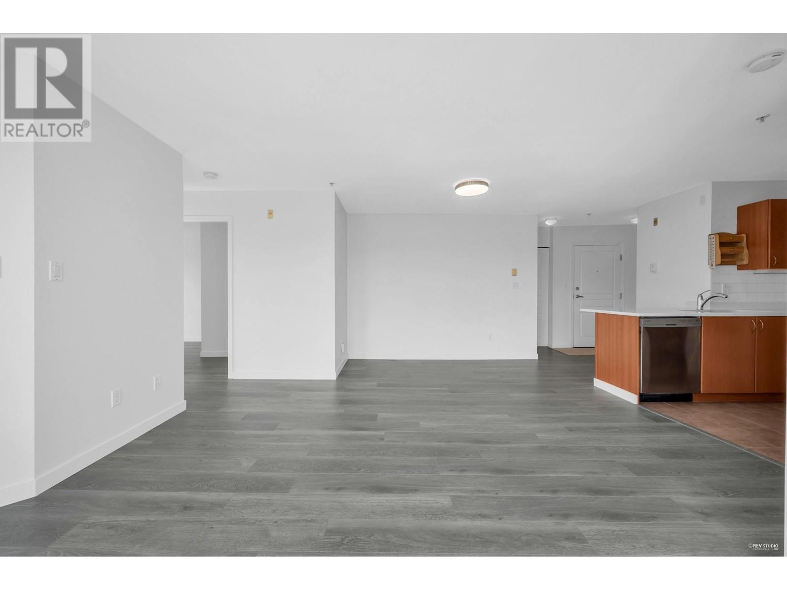 PH 2 6991 VICTORIA DRIVE
