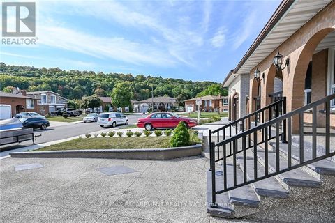 28 TARA COURT Hamilton (Gershome) ON L8K6E6