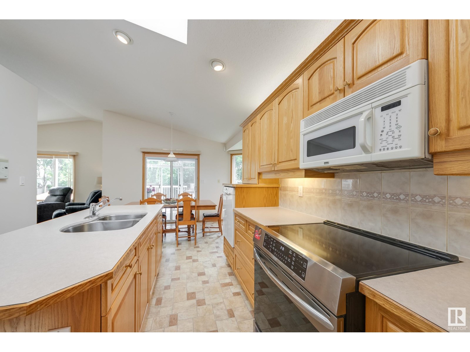 446 DAVENPORT DR