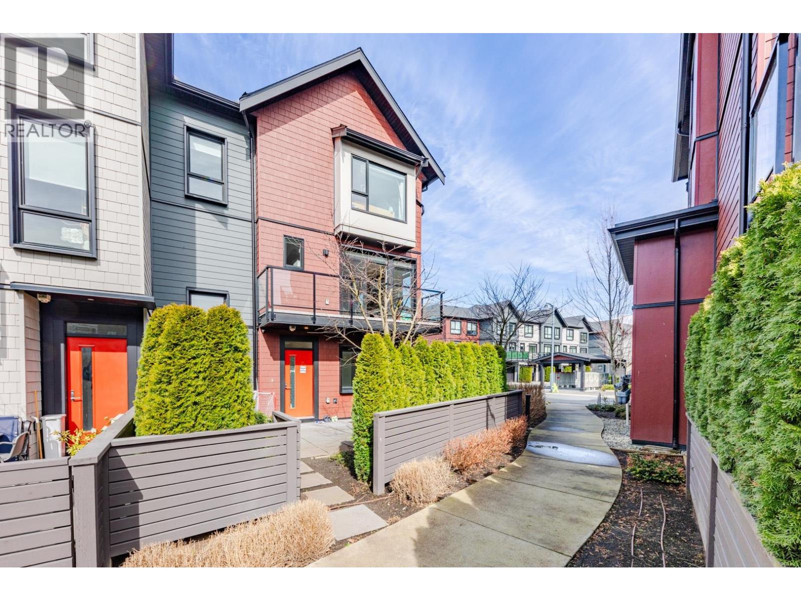 185 4738 HEMLOCK WAY