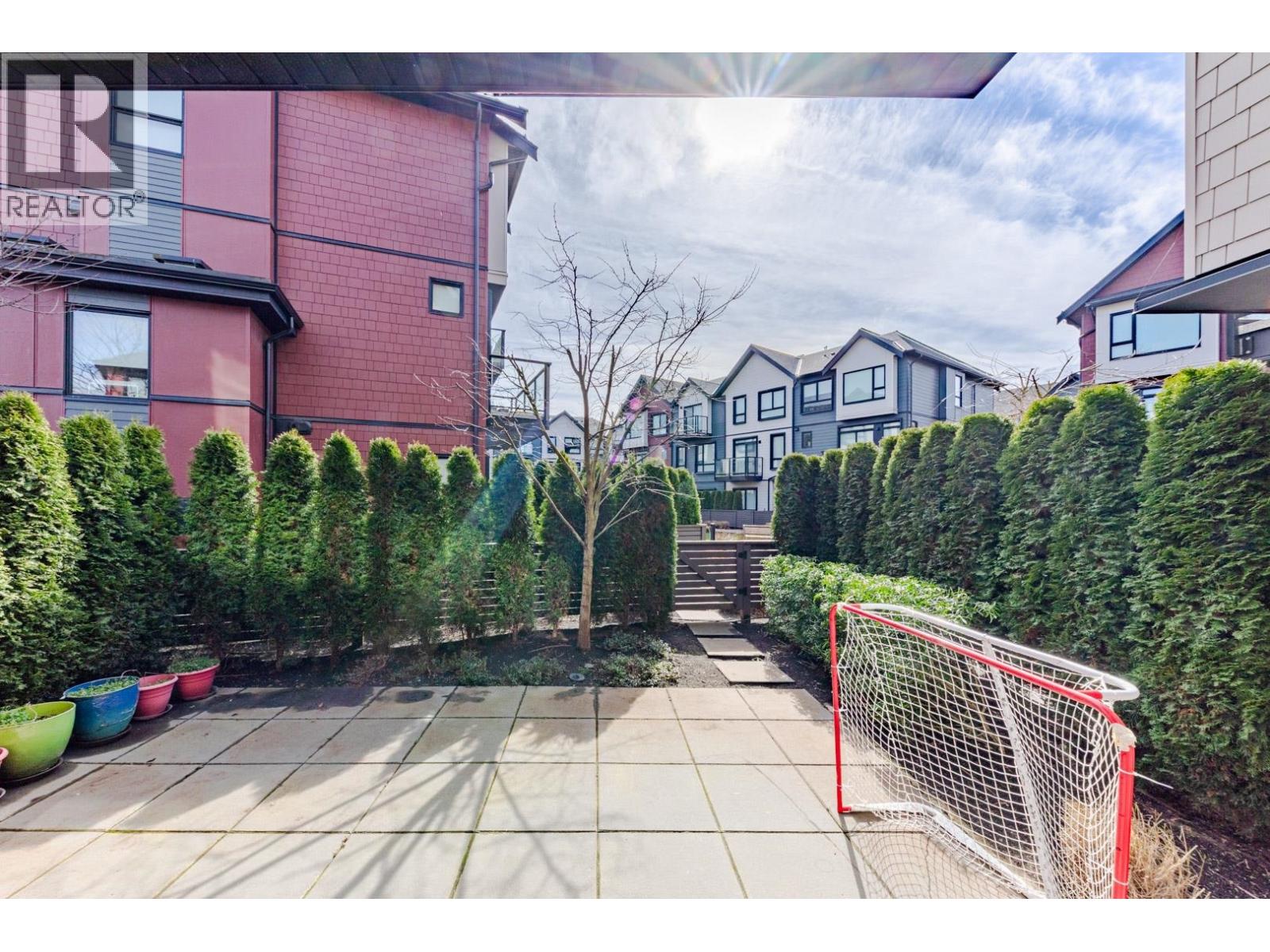 185 4738 HEMLOCK WAY