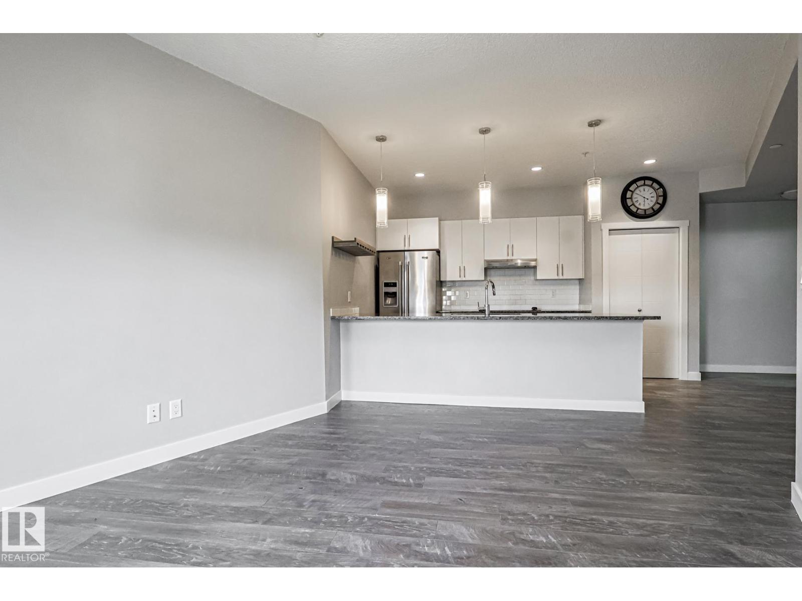 #404 10126 144 ST NW NW