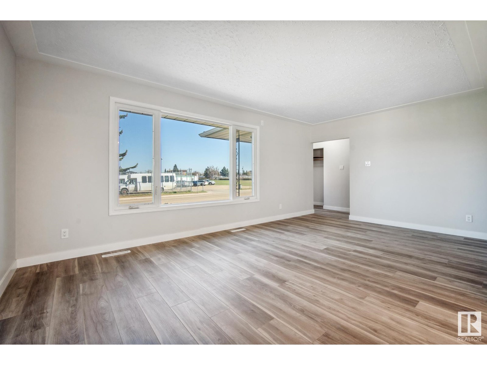 6007 95 AV NW