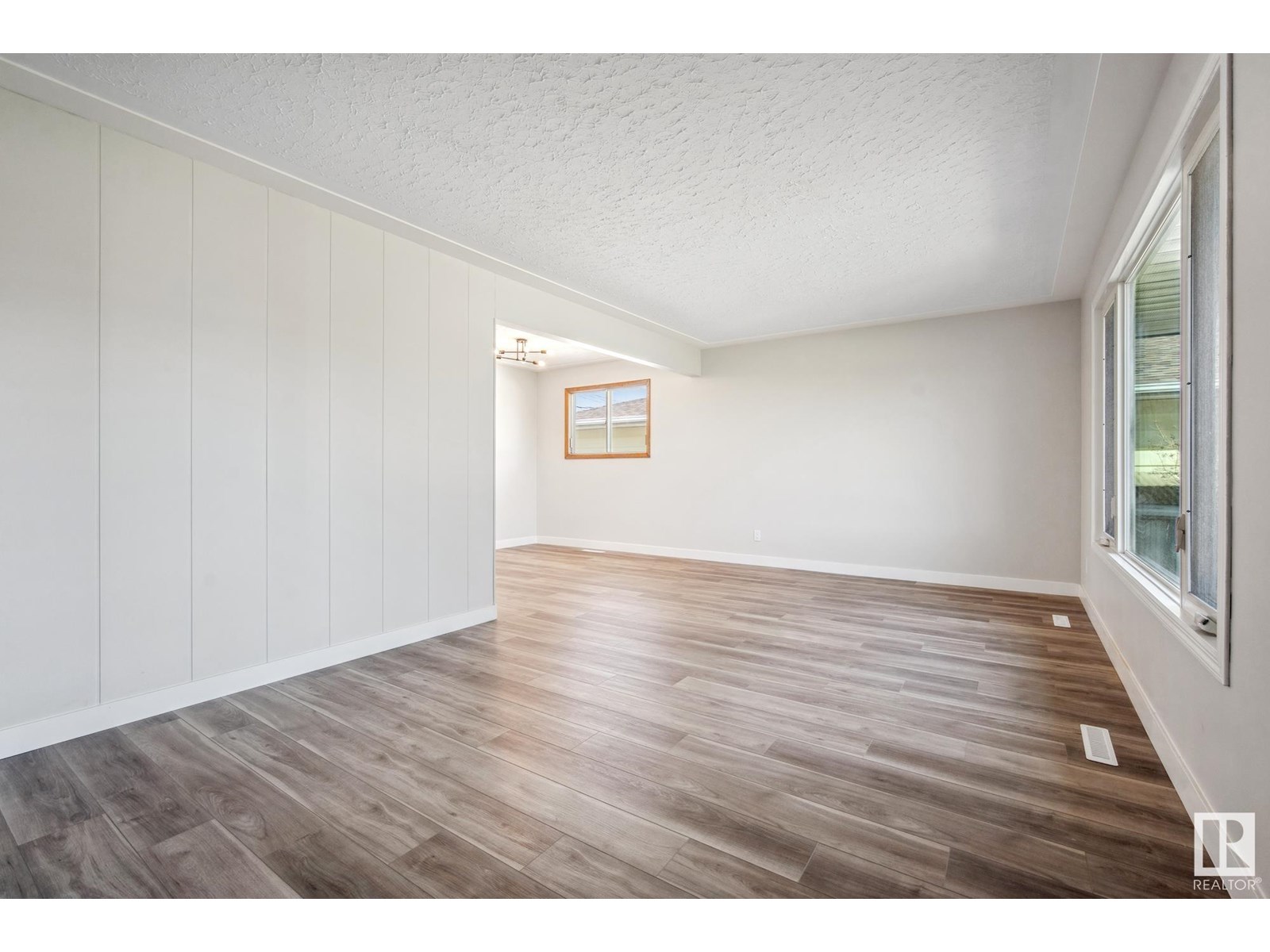 6007 95 AV NW