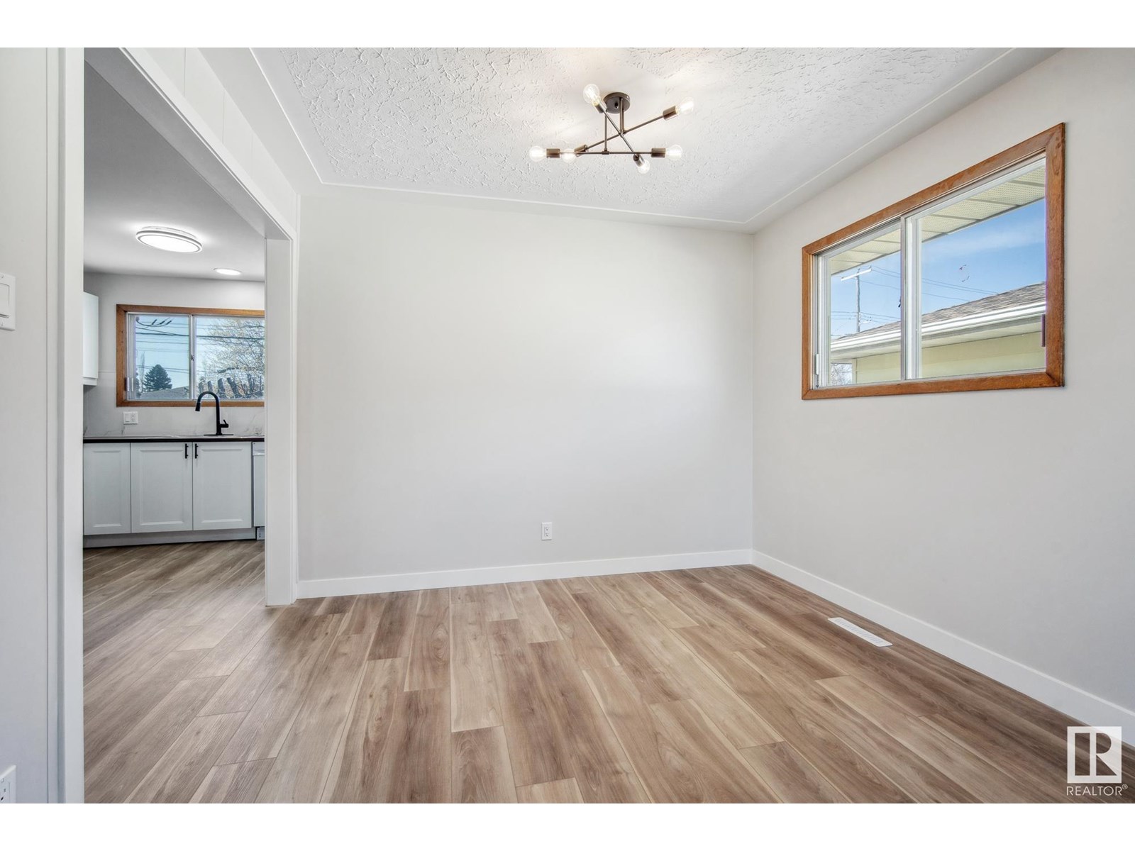 6007 95 AV NW