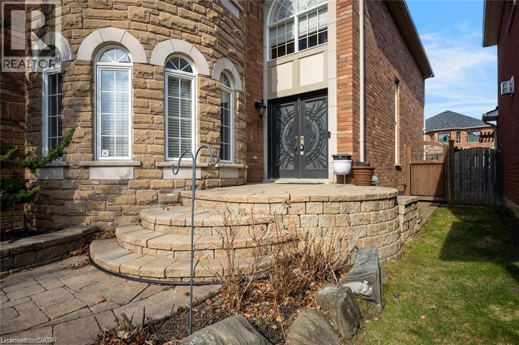 34 FORSYTH Crescent