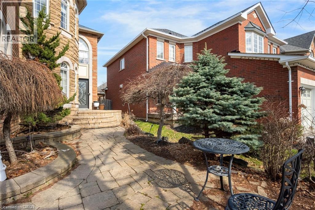 34 FORSYTH Crescent