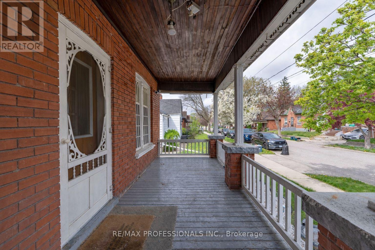 62 STRATHCONA AVENUE