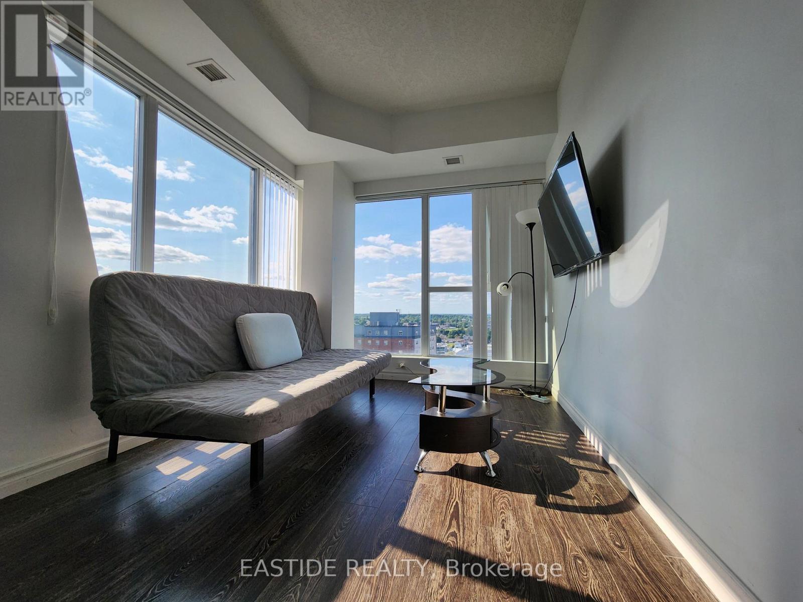 1805 - 158 KING STREET N