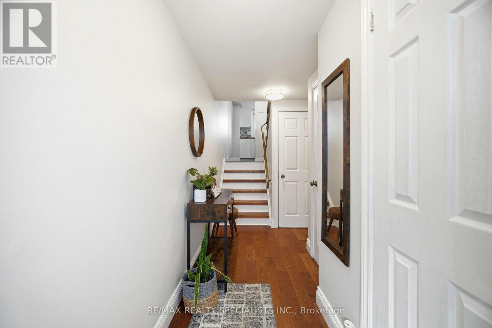 41 - 371 BRONTE STREET S