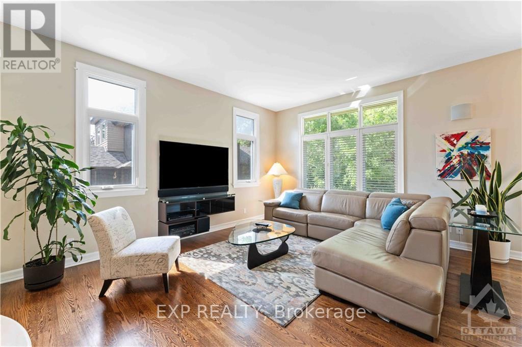 203 BALMORAL PLACE
