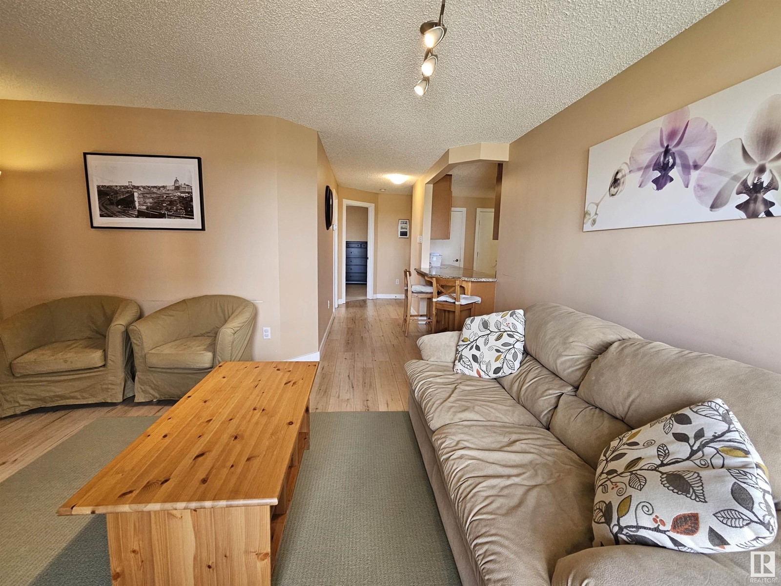 #908 9715 110 ST NW