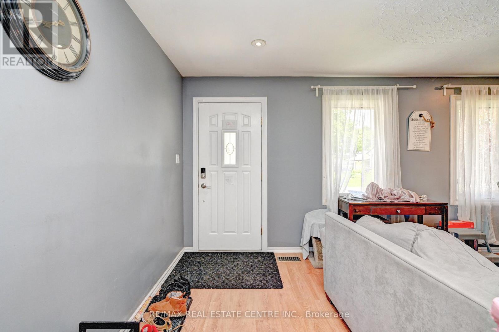 525 FALLINGBROOK DRIVE