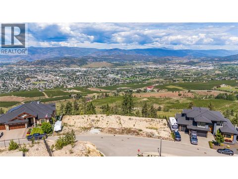 1726 Carnegie Street Kelowna BC V1P1T3