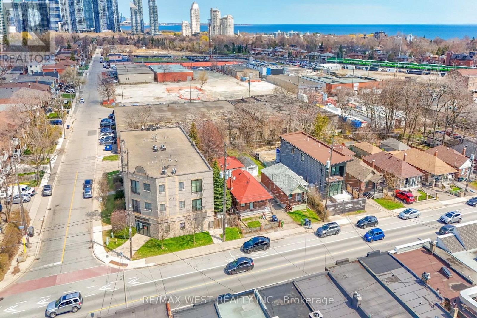 371 ROYAL YORK ROAD