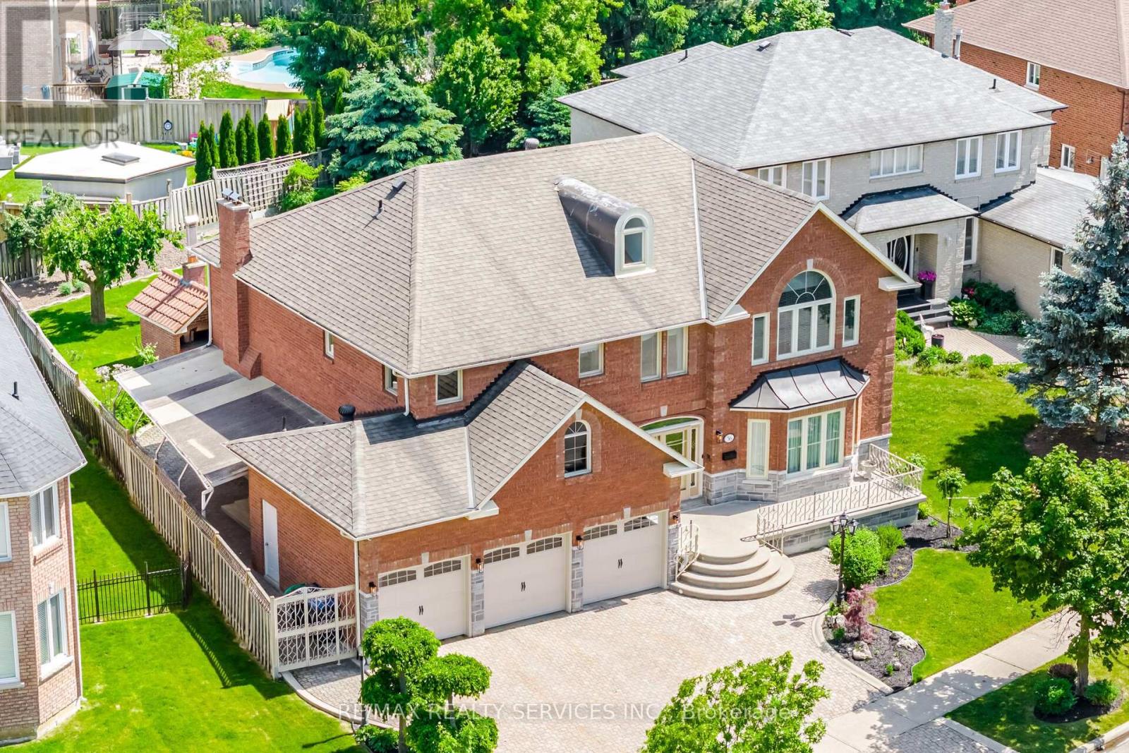 36 SHADYWOOD ROAD