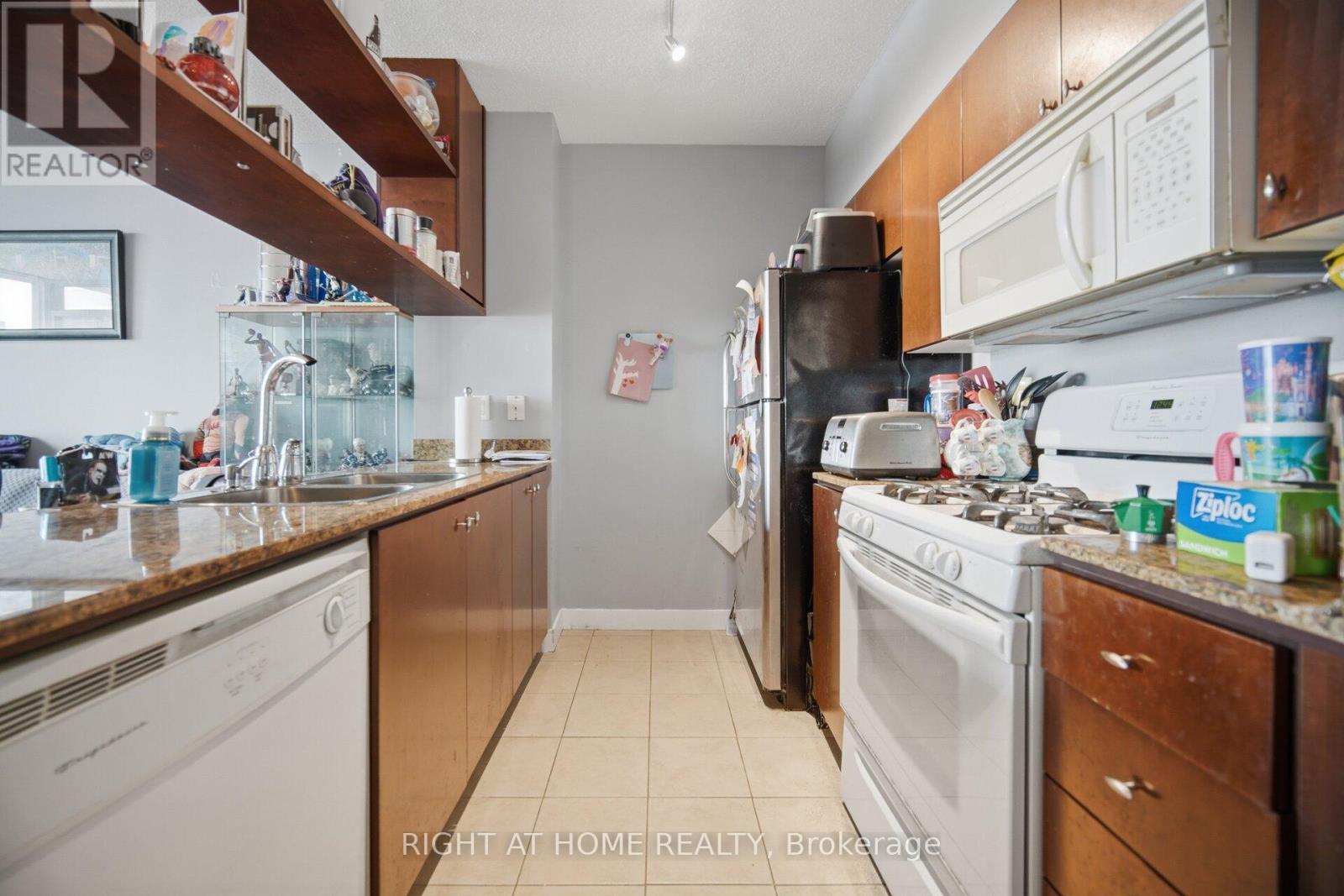 2107 - 10 NAVY WARF COURT