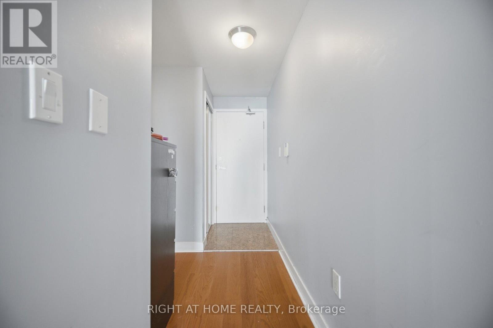 2107 - 10 NAVY WARF COURT