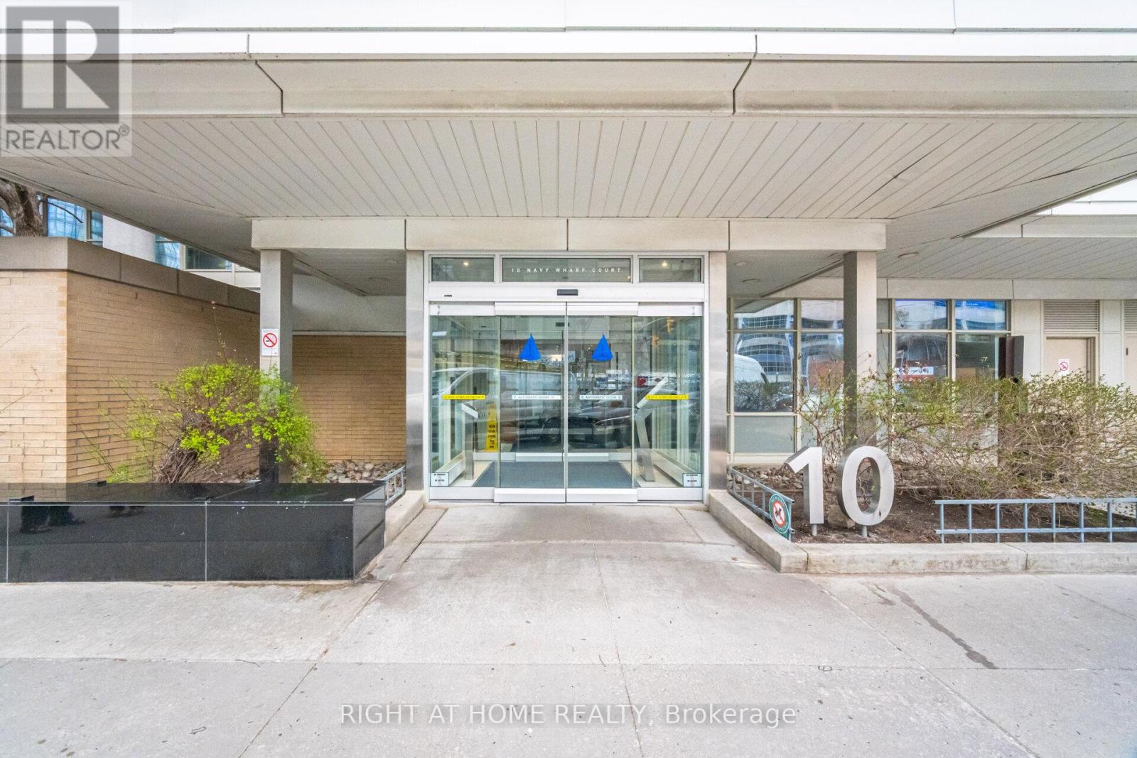 2107 - 10 NAVY WARF COURT