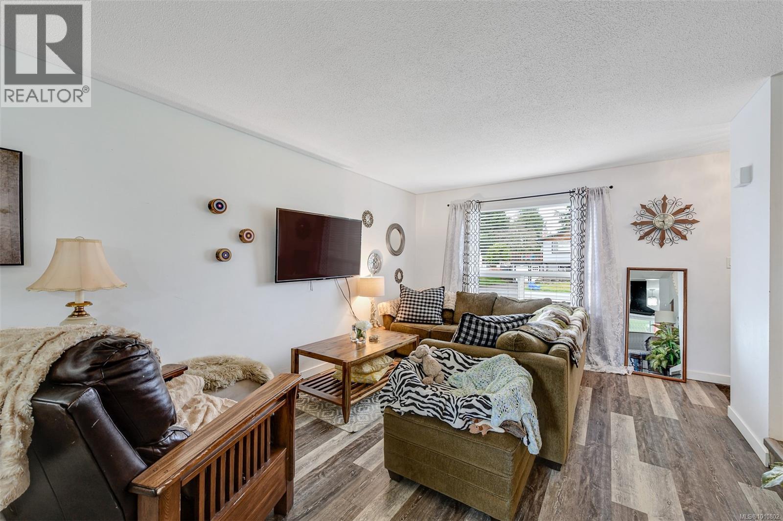 2031/2033 Melville Dr