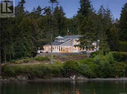 8401 Lochside Dr Central Saanich BC V8M1T9