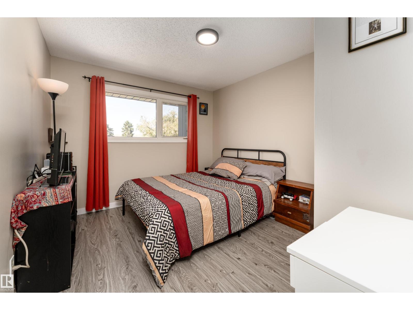 #12 14230 80 ST NW