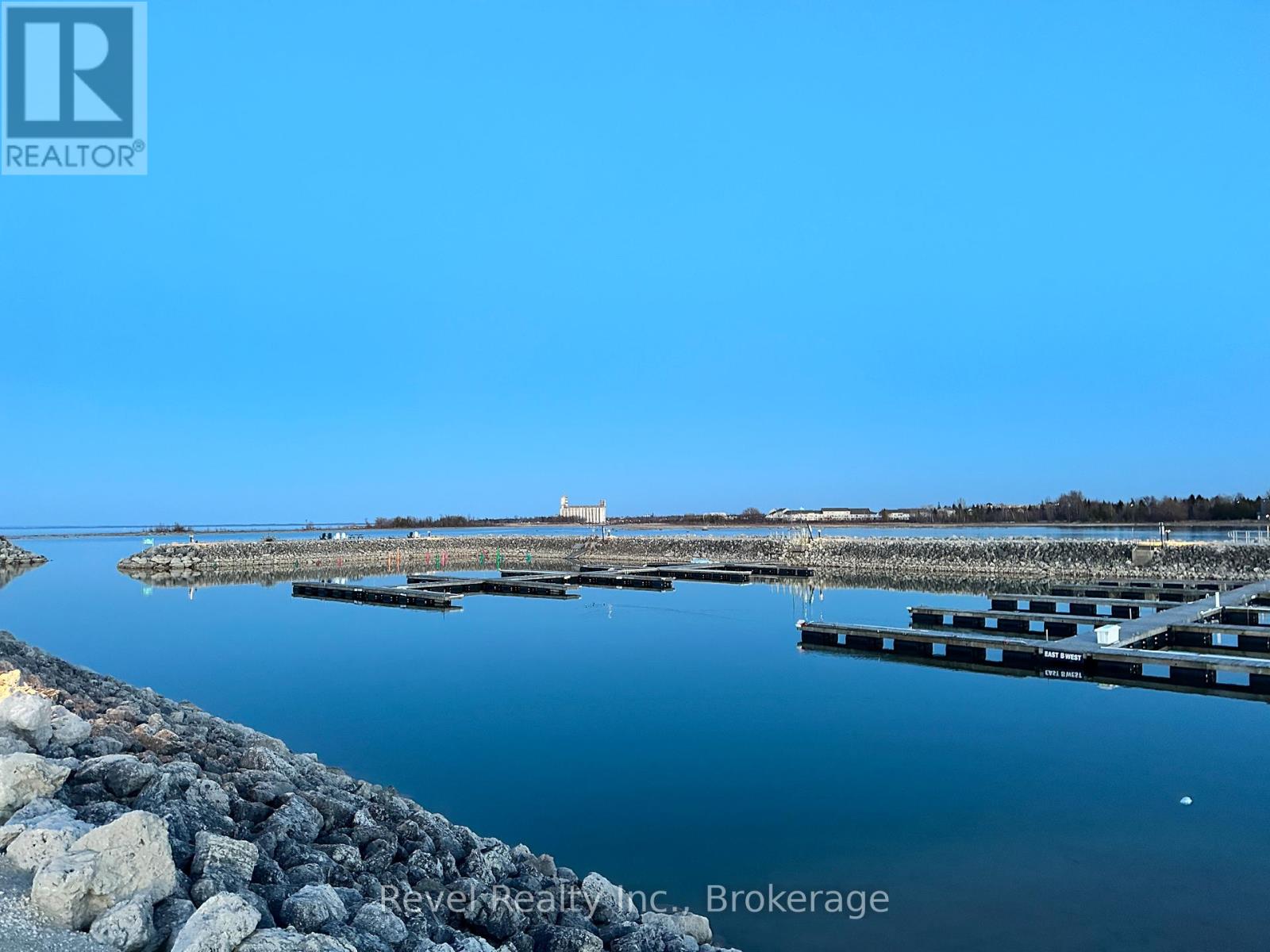 305 - 24 RAMBLINGS WAY