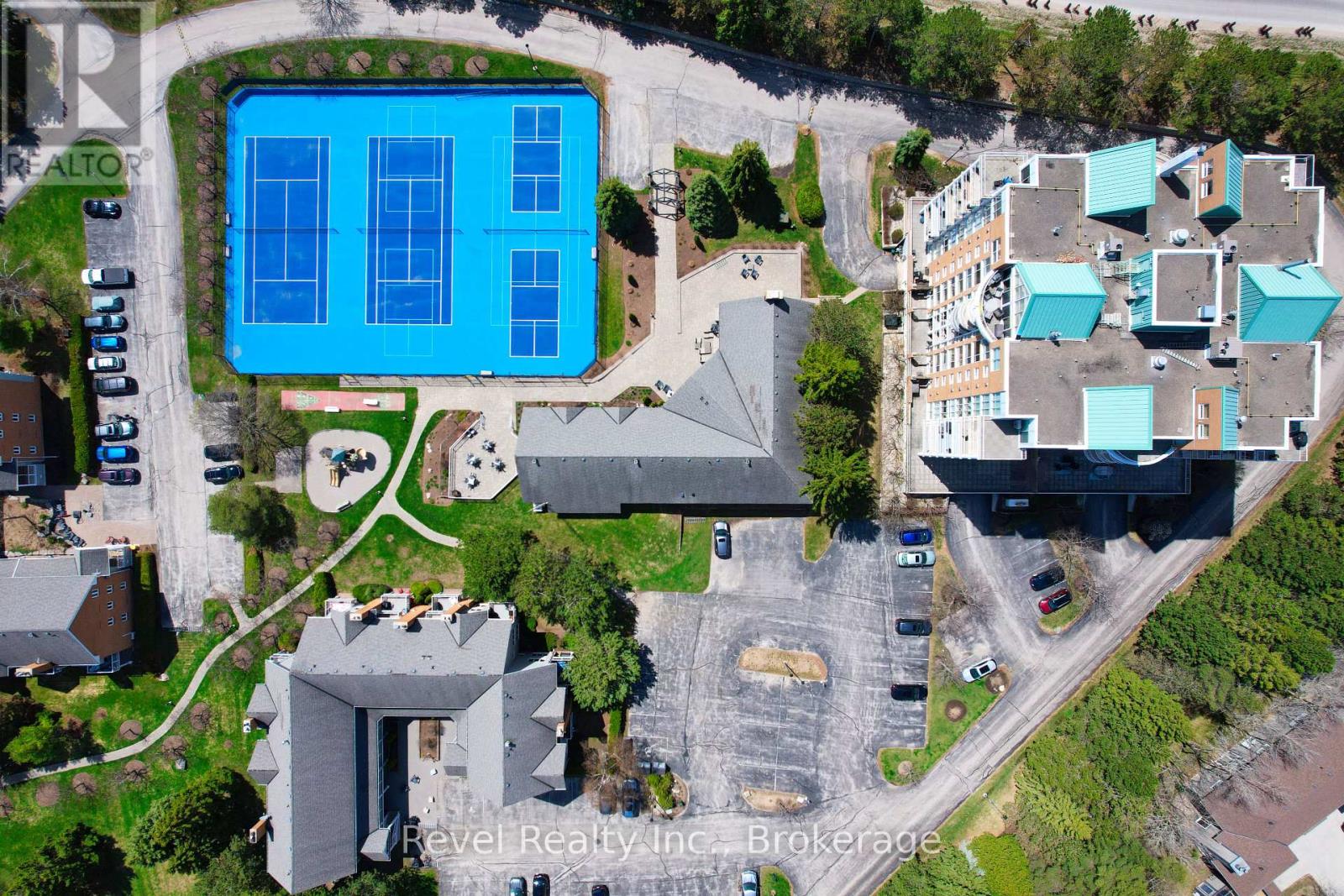 305 - 24 RAMBLINGS WAY