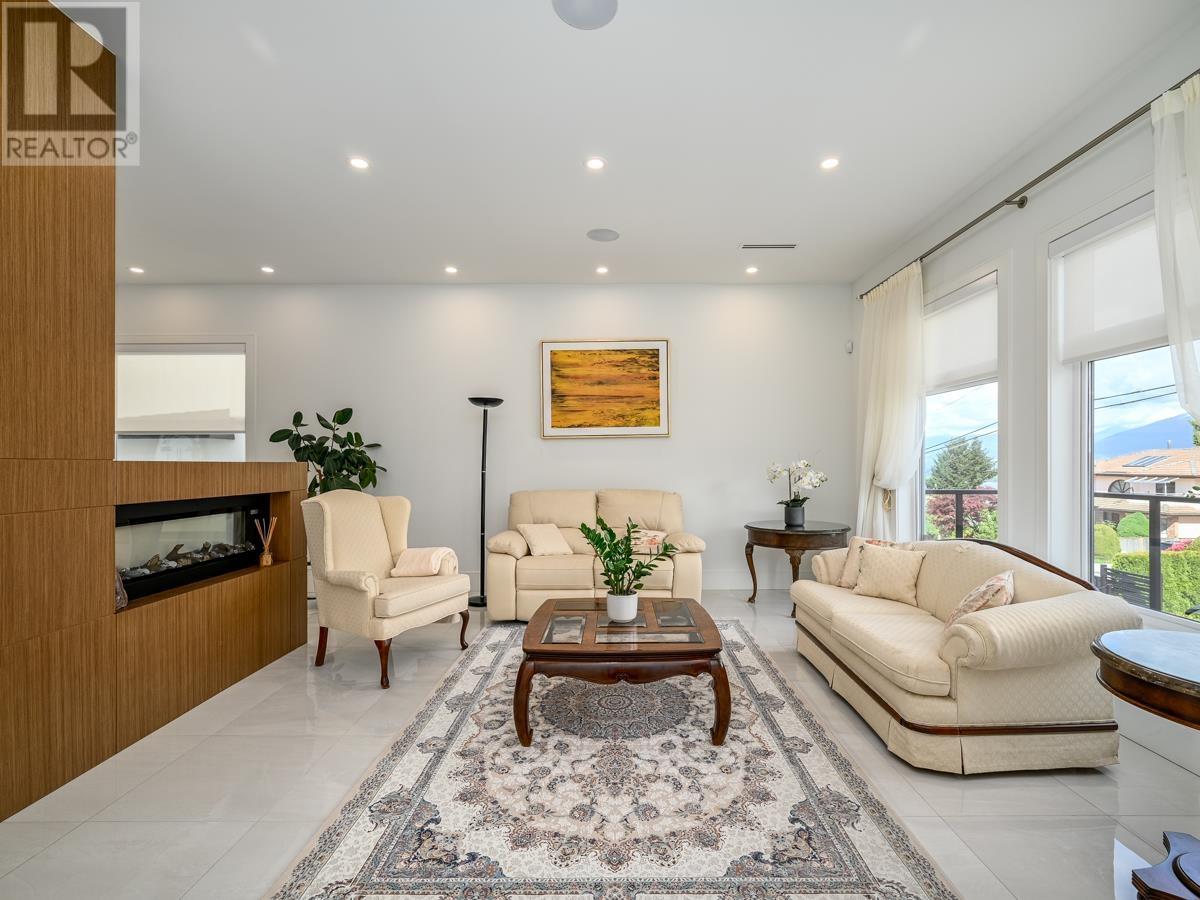 7268 PANDORA STREET