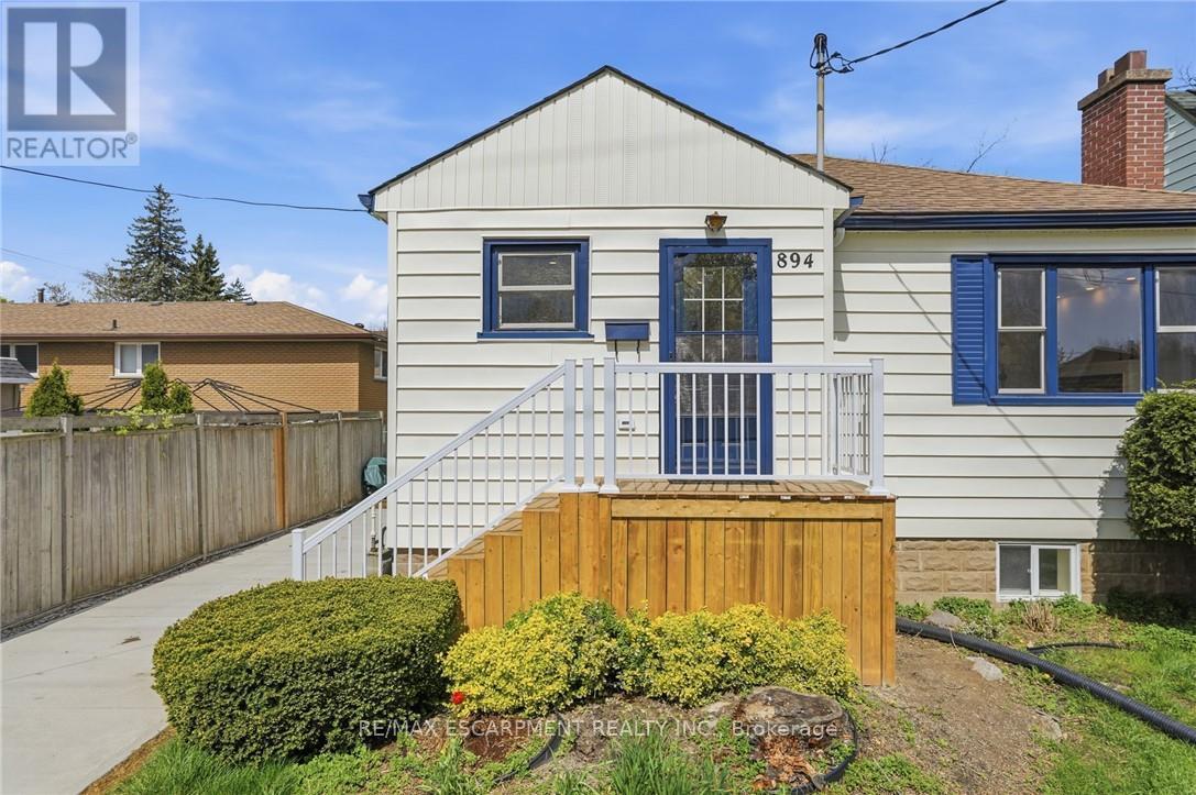 894 GARTH STREET