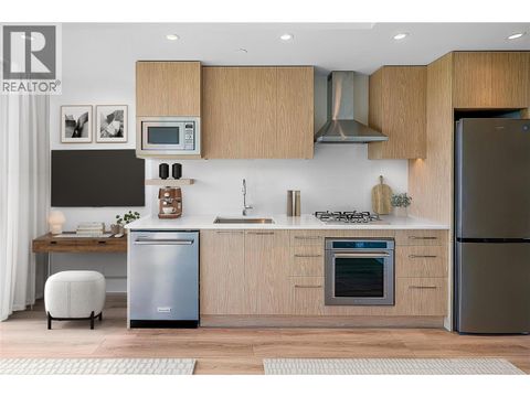 3051 Abbott Street Unit# 309 Kelowna BC V1Y0P1