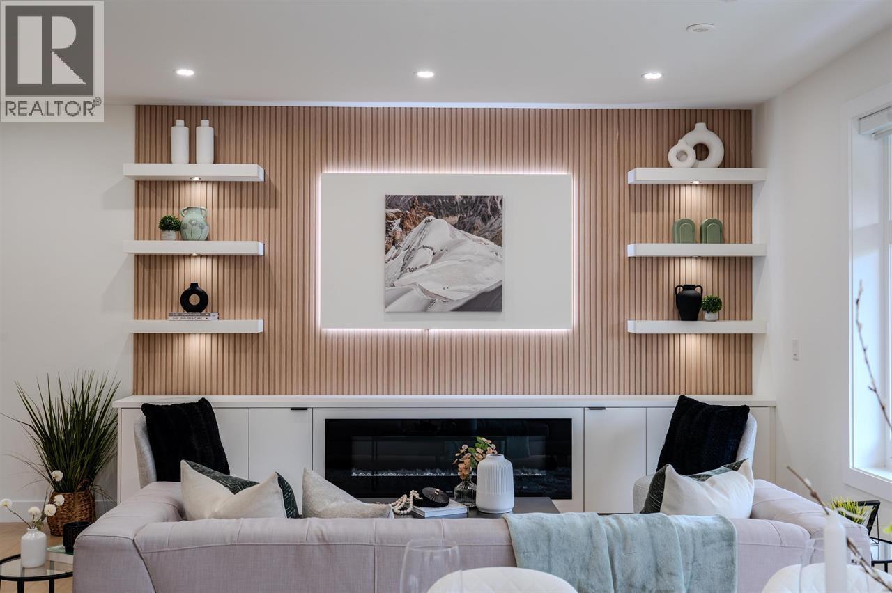 2 3576 E PENDER STREET