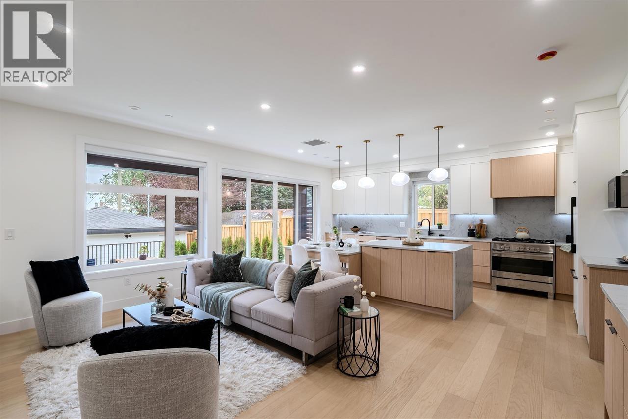 2 3576 E PENDER STREET