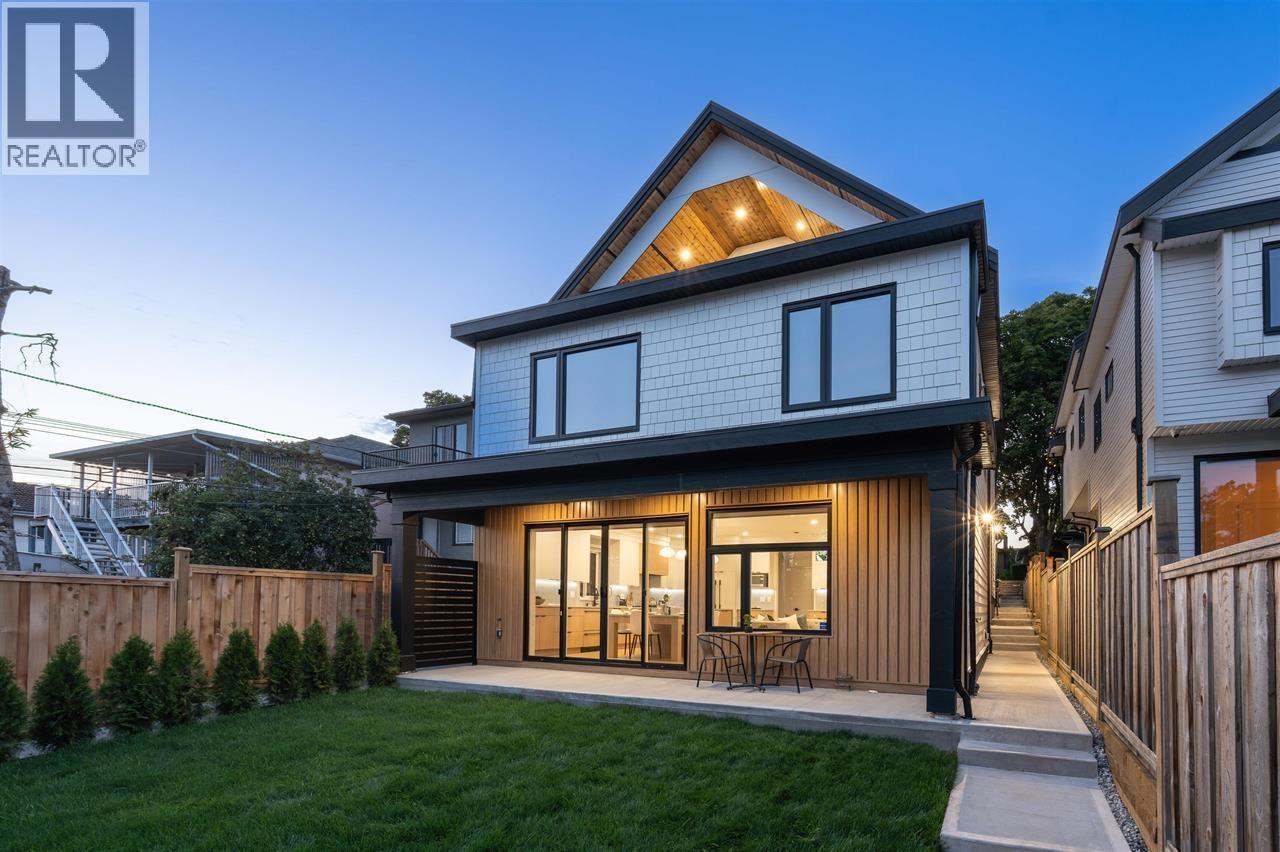 2 3576 E PENDER STREET