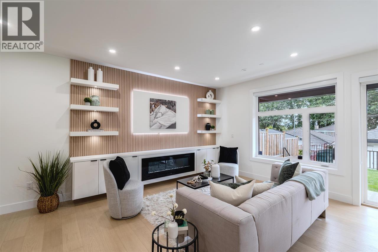 2 3576 E PENDER STREET