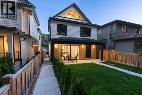 2 3576 E PENDER STREET Vancouver BC V5K2E3